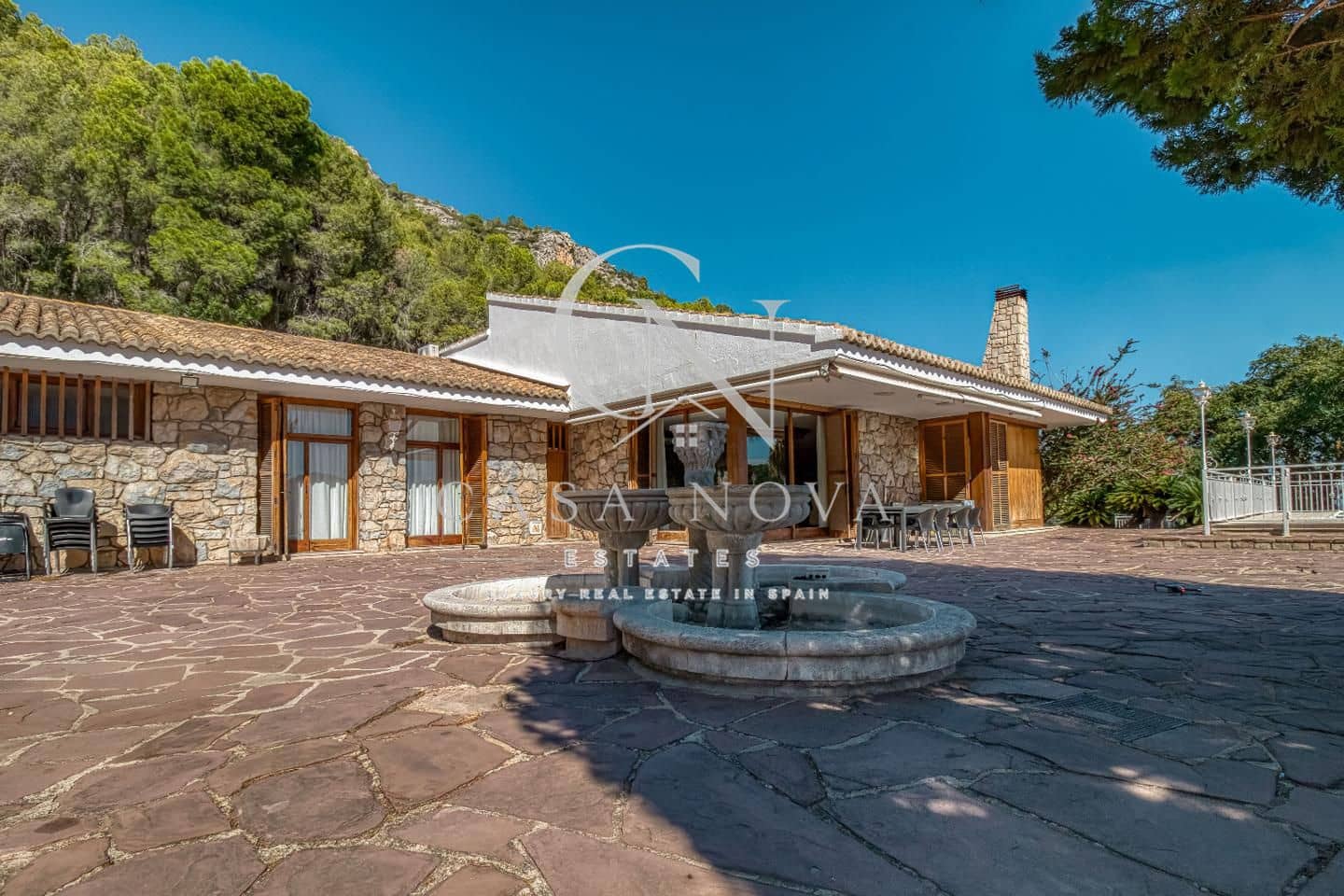 12 bedroom Villa for sale in Favara with pool garage - € 5,000,000 (Ref: 9961077)