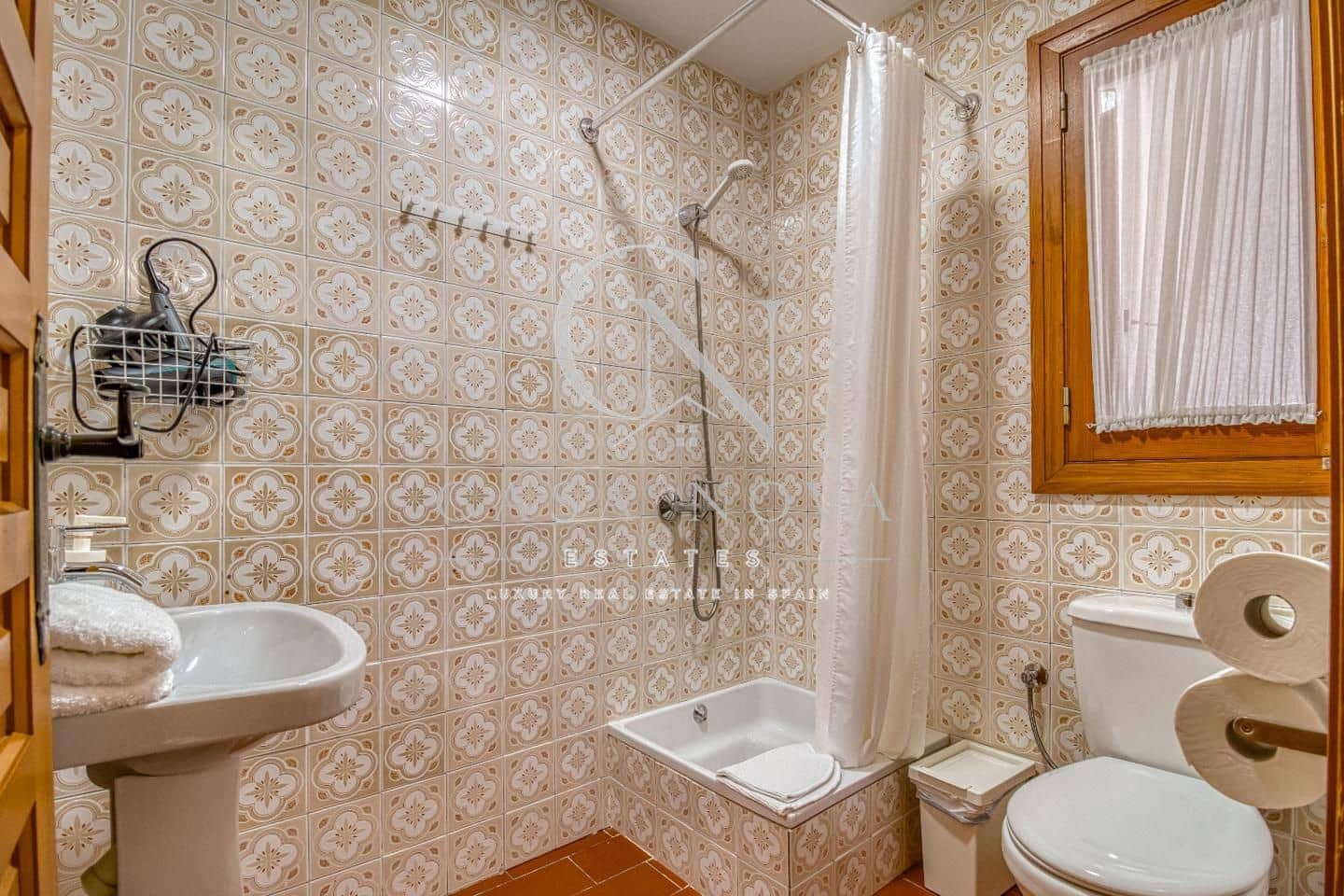 12 bedroom Villa for sale in Favara with pool garage - € 5,000,000 (Ref: 9961077)