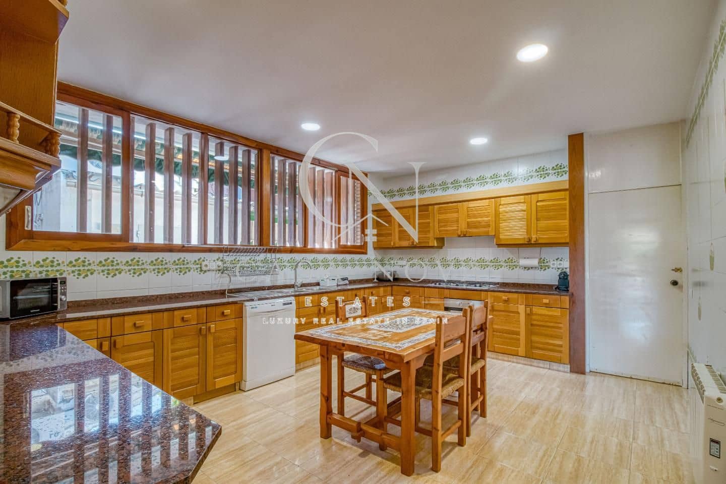 12 bedroom Villa for sale in Favara with pool garage - € 5,000,000 (Ref: 9961077)