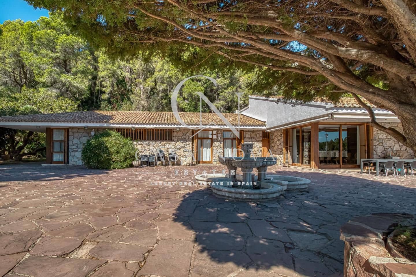 12 bedroom Villa for sale in Favara with pool garage - € 5,000,000 (Ref: 9961077)