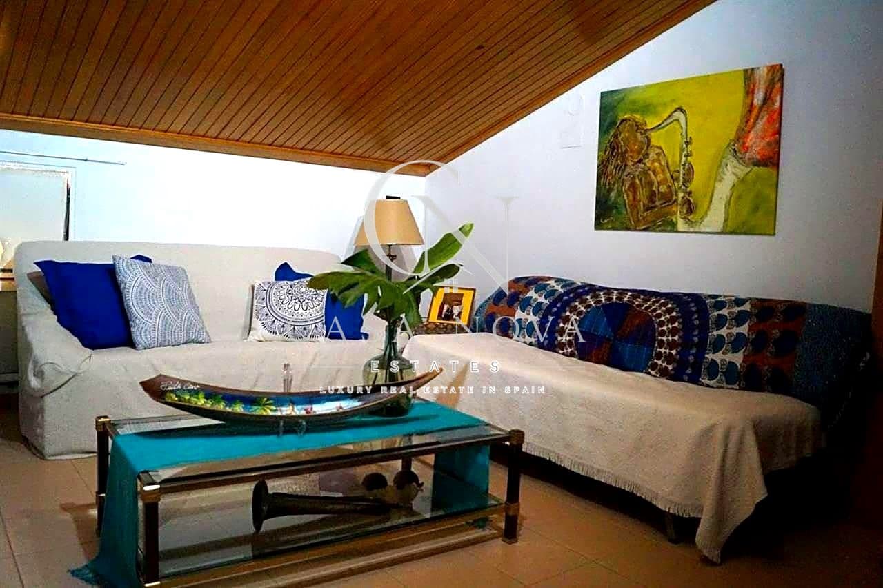 7 bedroom Villa for sale in Oliva with pool garage - € 1,650,000 (Ref: 9990141)