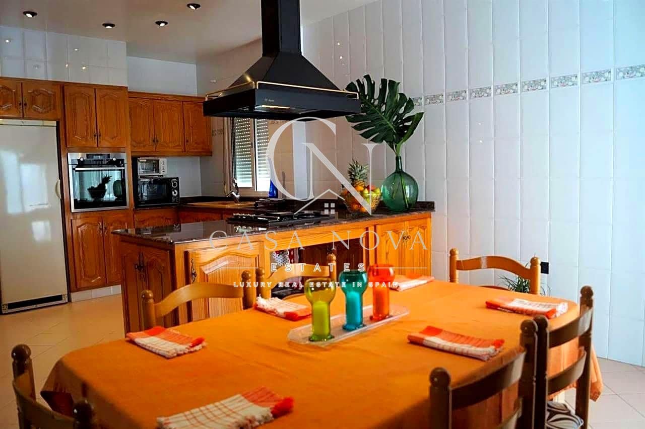 7 bedroom Villa for sale in Oliva with pool garage - € 1,650,000 (Ref: 9990141)