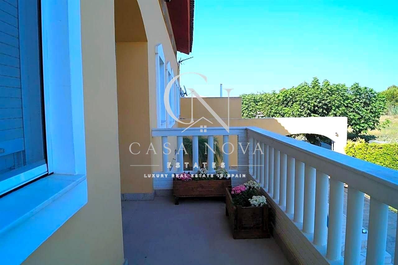 7 bedroom Villa for sale in Oliva with pool garage - € 1,650,000 (Ref: 9990141)