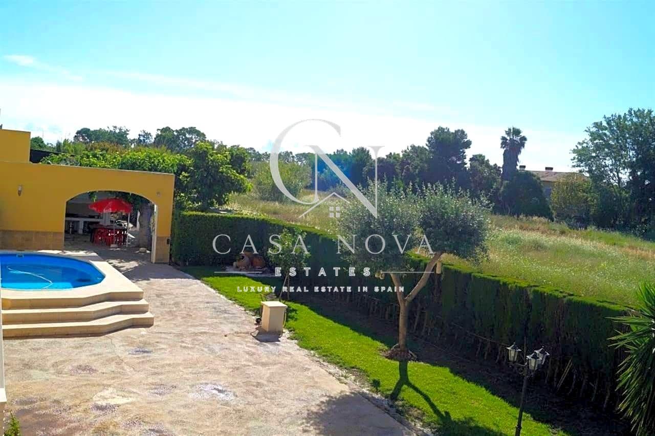 7 bedroom Villa for sale in Oliva with pool garage - € 1,650,000 (Ref: 9990141)