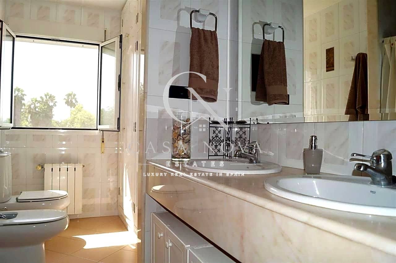 7 bedroom Villa for sale in Oliva with pool garage - € 1,650,000 (Ref: 9990141)