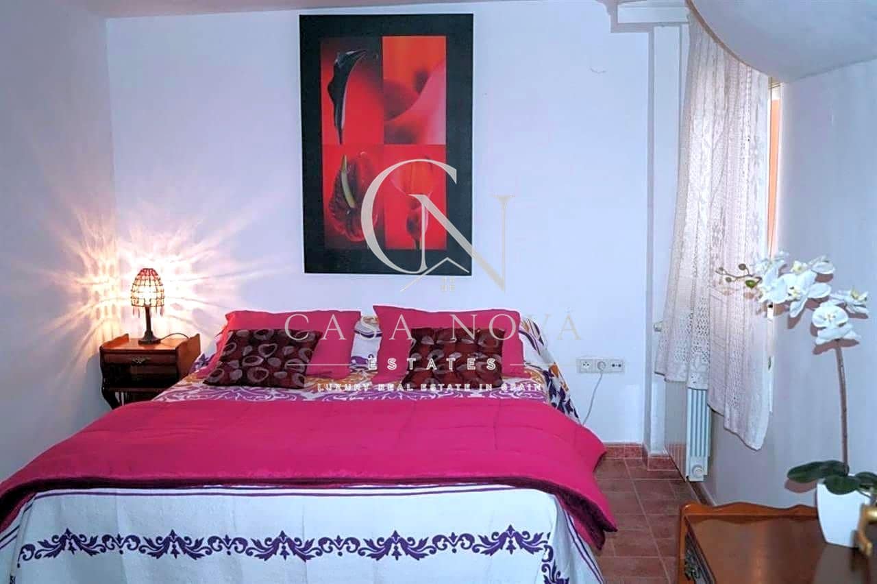 7 bedroom Villa for sale in Oliva with pool garage - € 1,650,000 (Ref: 9990141)