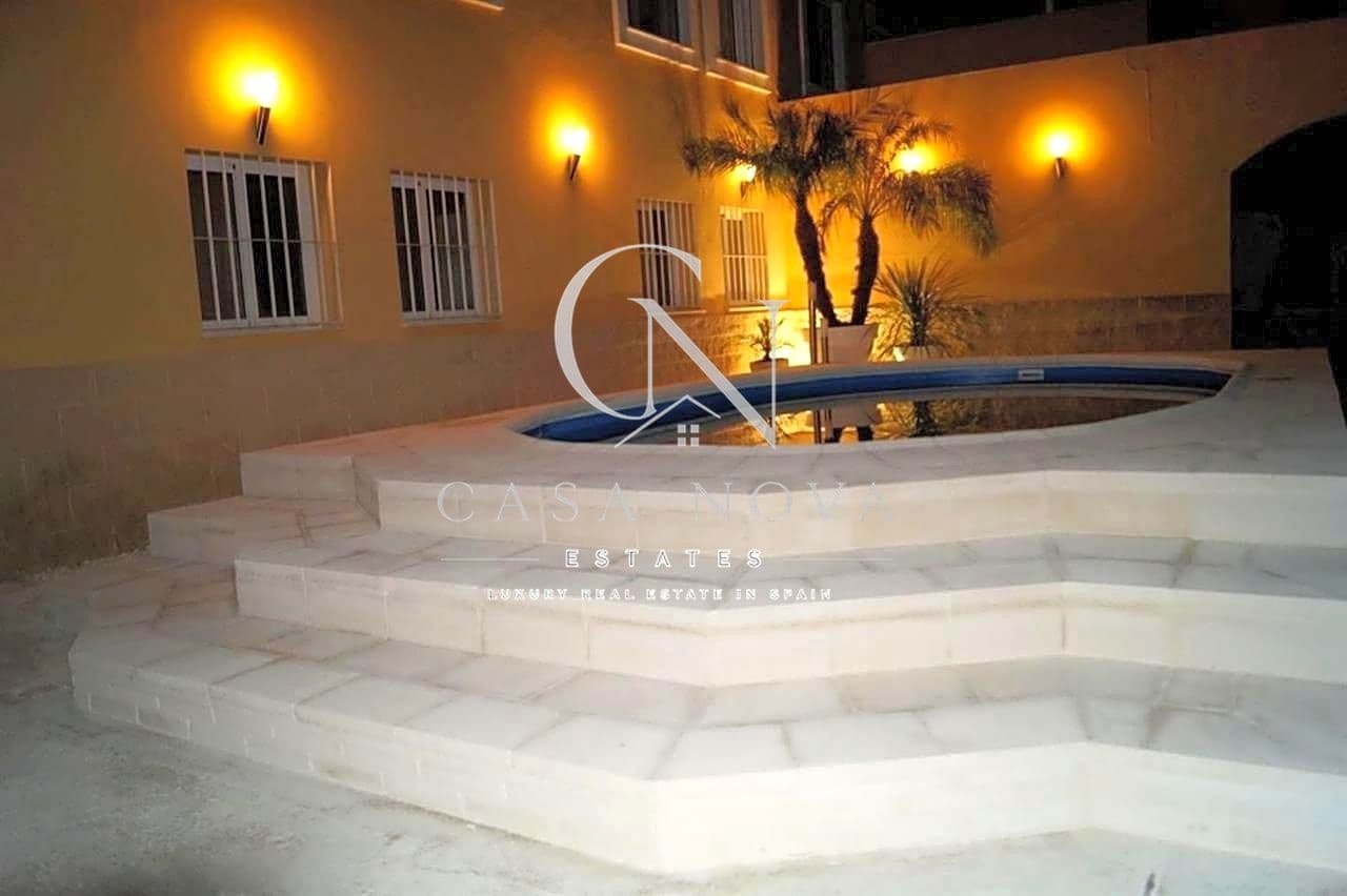7 bedroom Villa for sale in Oliva with pool garage - € 1,650,000 (Ref: 9990141)