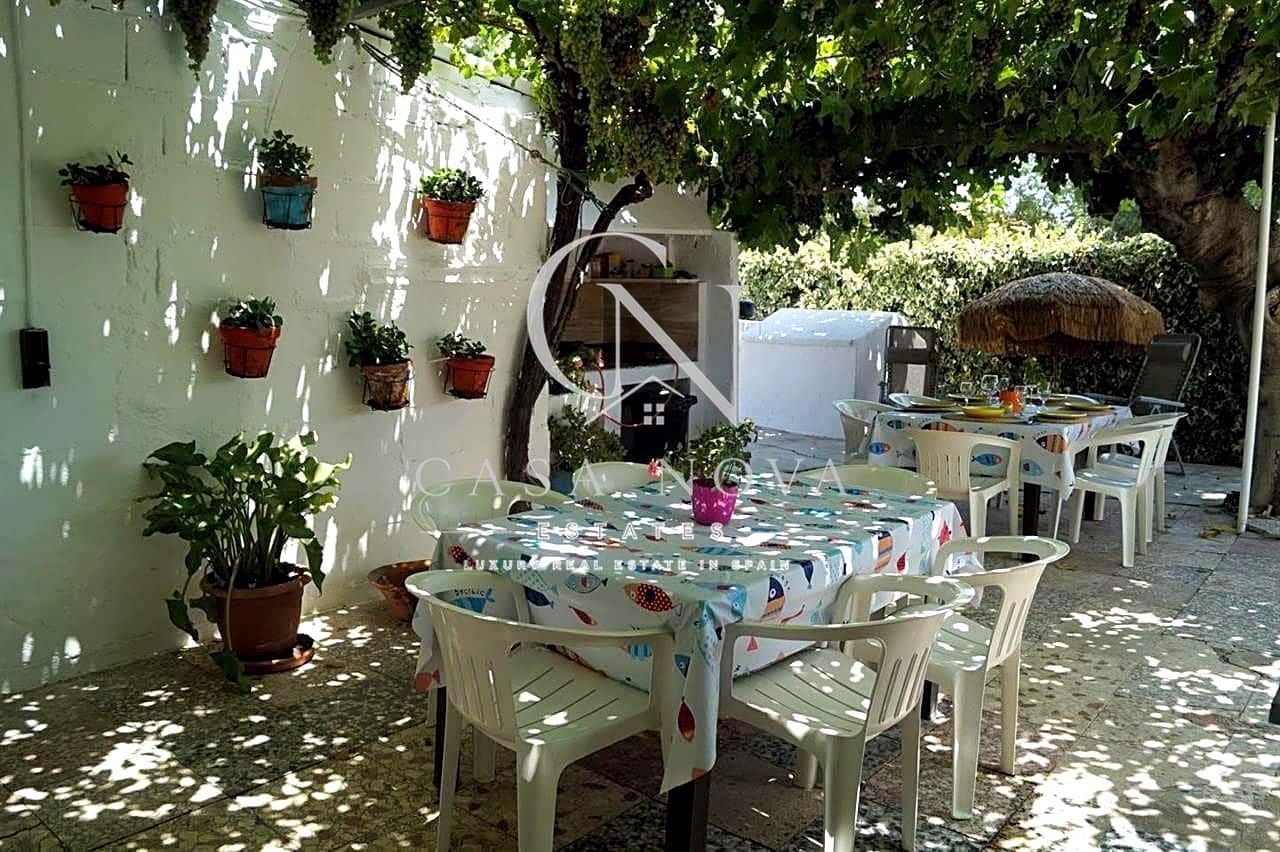 7 bedroom Villa for sale in Oliva with pool garage - € 1,650,000 (Ref: 9990141)