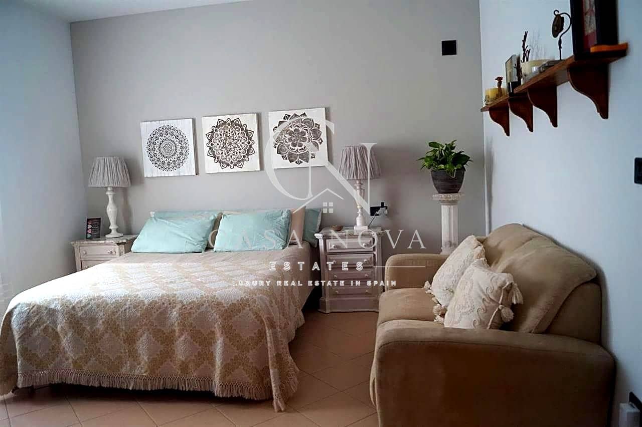 7 bedroom Villa for sale in Oliva with pool garage - € 1,650,000 (Ref: 9990141)
