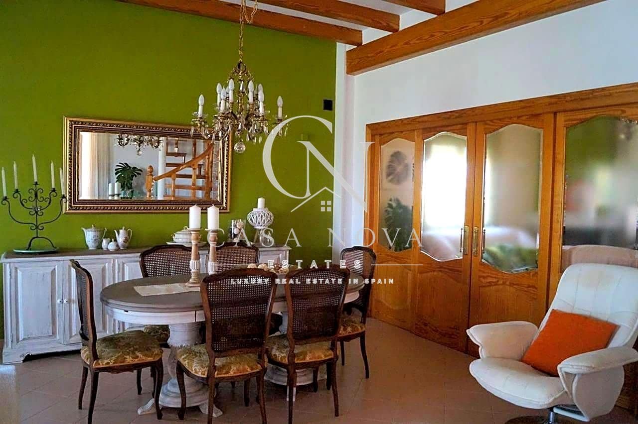 7 bedroom Villa for sale in Oliva with pool garage - € 1,650,000 (Ref: 9990141)