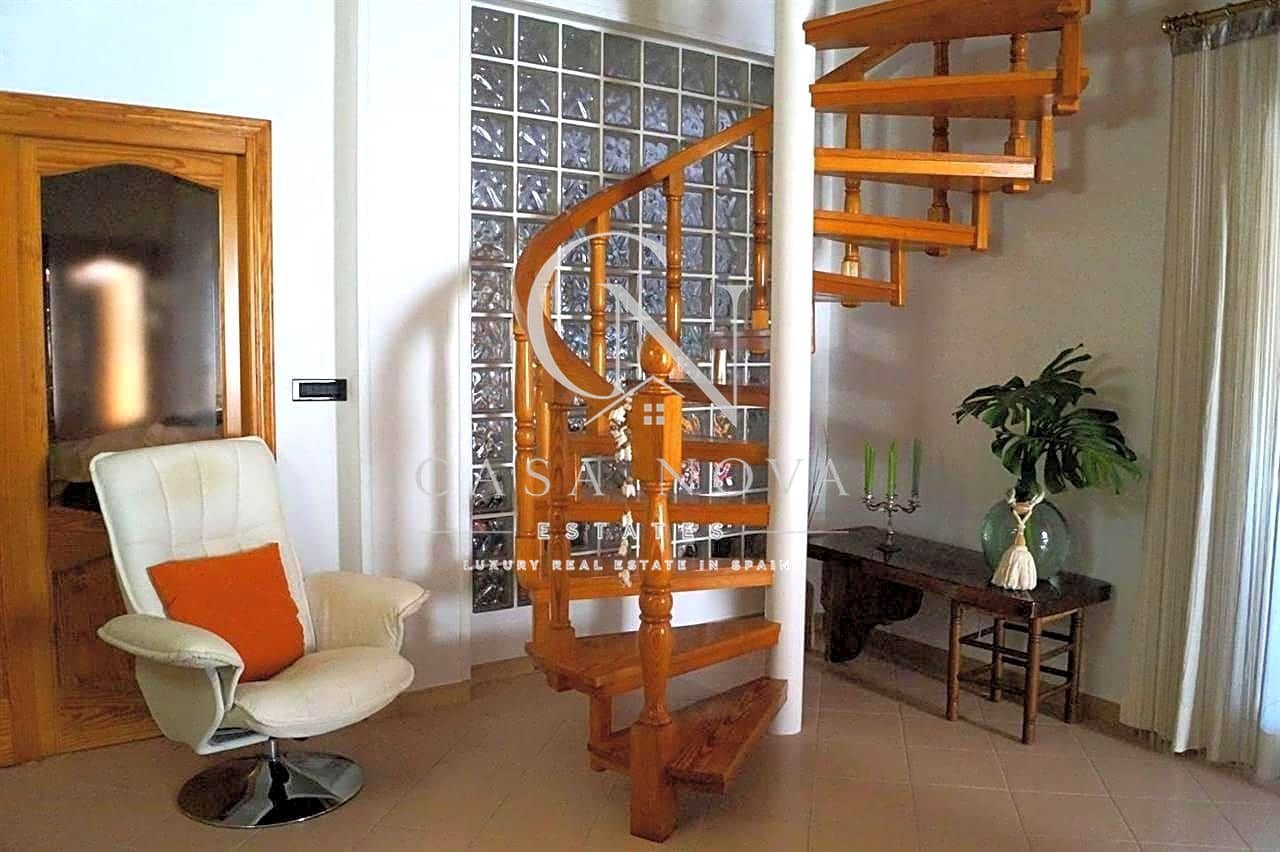 7 bedroom Villa for sale in Oliva with pool garage - € 1,650,000 (Ref: 9990141)