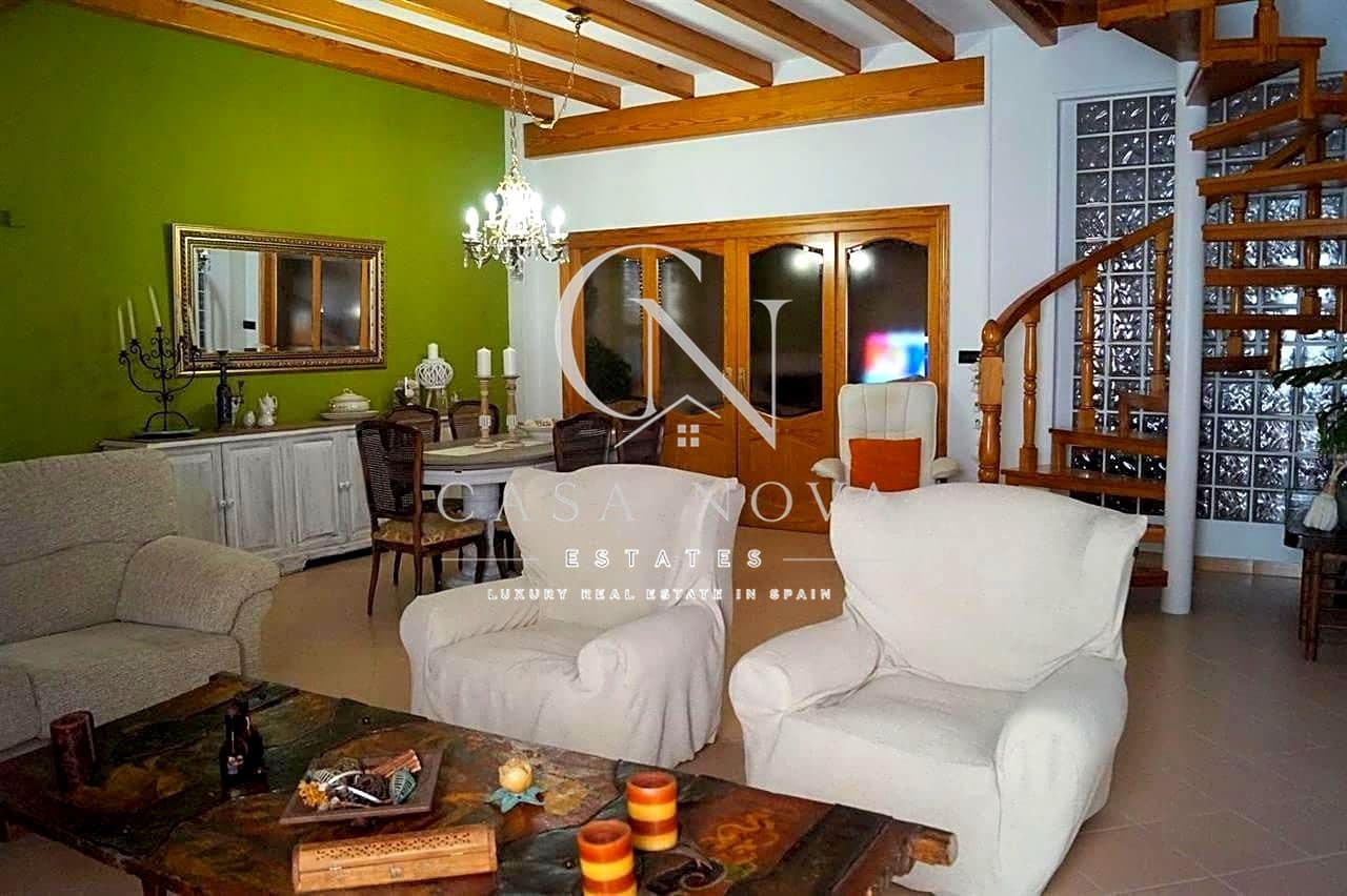 7 bedroom Villa for sale in Oliva with pool garage - € 1,650,000 (Ref: 9990141)