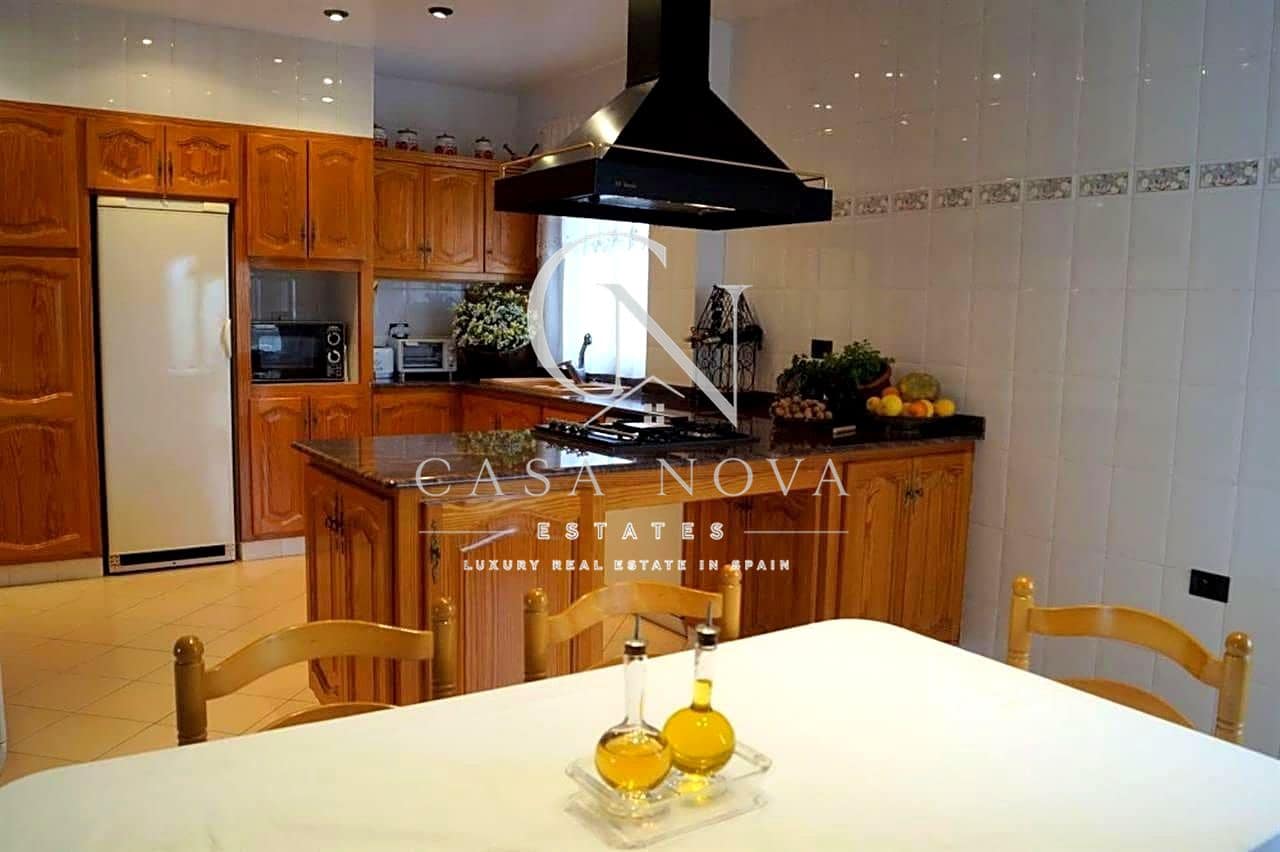 7 bedroom Villa for sale in Oliva with pool garage - € 1,650,000 (Ref: 9990141)