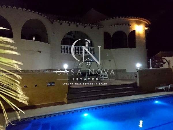 5 bedroom Villa for sale in Cumbre del Sol with pool garage - € 585,000 (Ref: 9996496)
