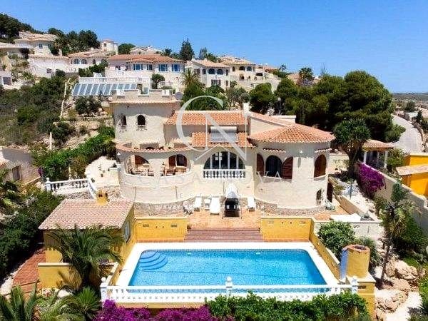 5 bedroom Villa for sale in Cumbre del Sol with pool garage - € 585,000 (Ref: 9996496)