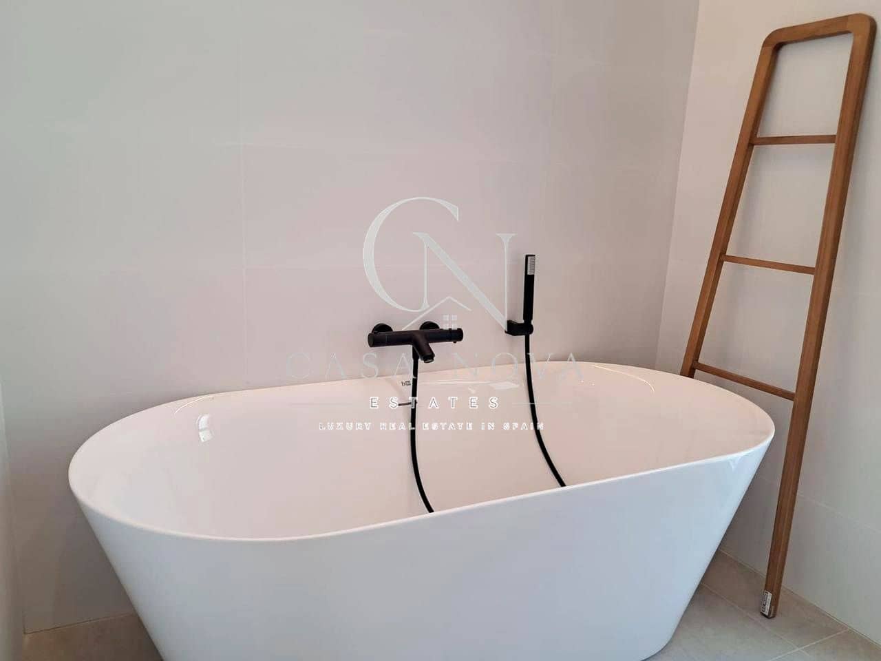 4 soveværelse Villa til salg i Alfaz del Pi / L'Alfas del Pi med garage - € 895.000 (Ref: 9997933)