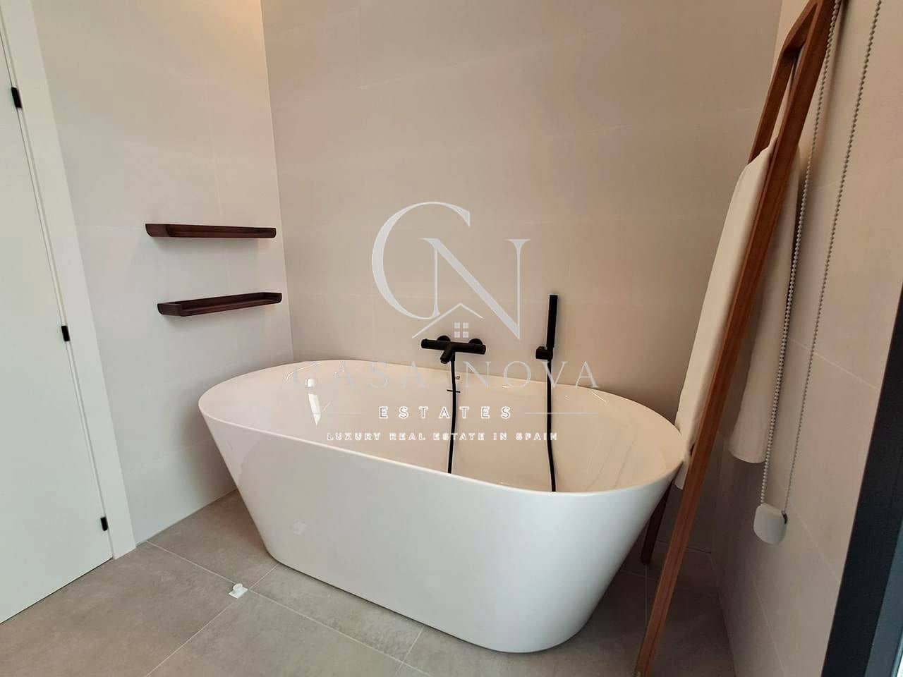4 soveværelse Villa til salg i Alfaz del Pi / L'Alfas del Pi med garage - € 895.000 (Ref: 9997933)