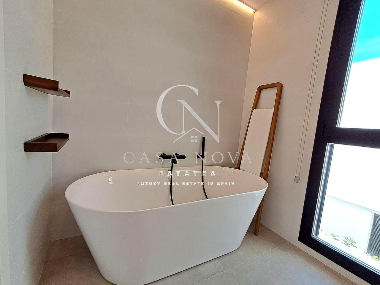 4 soveværelse Villa til salg i Alfaz del Pi / L'Alfas del Pi med garage - € 895.000 (Ref: 9997933)