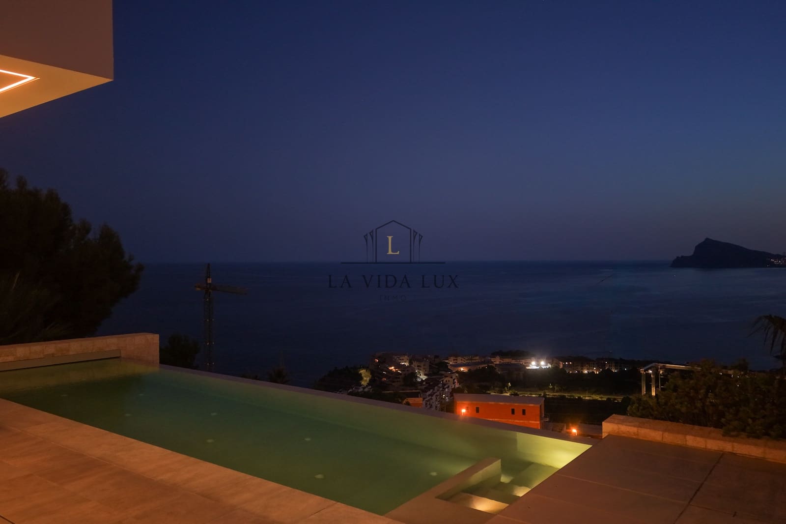 3 bedroom Villa for sale in Altea with pool garage - € 2,695,000 (Ref: 10113402)