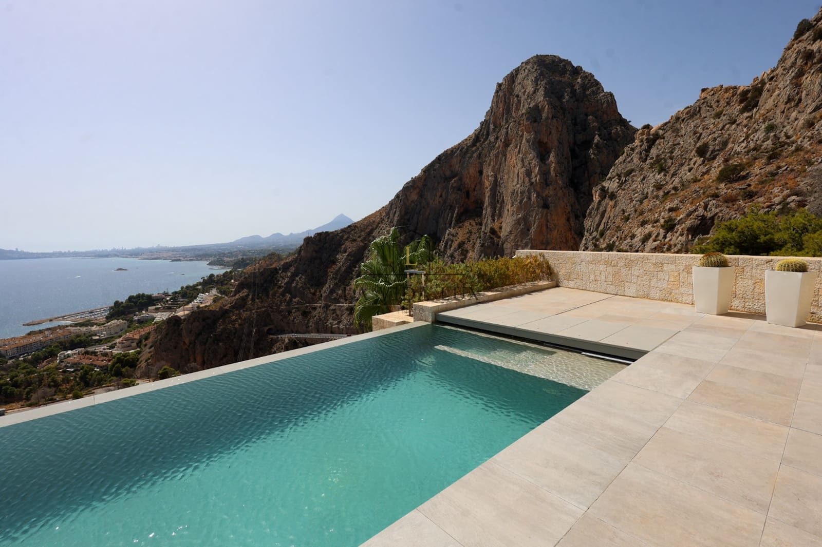 3 bedroom Villa for sale in Altea with pool garage - € 2,695,000 (Ref: 10113402)