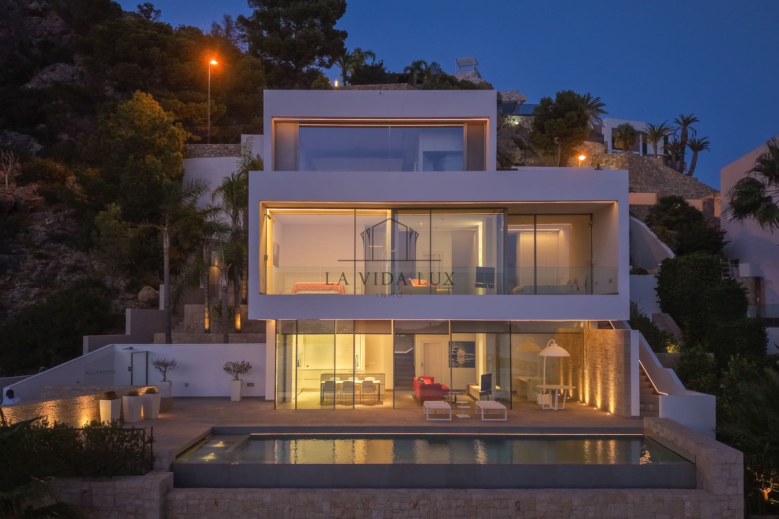 3 bedroom Villa for sale in Altea with pool garage - € 2,695,000 (Ref: 10113402)