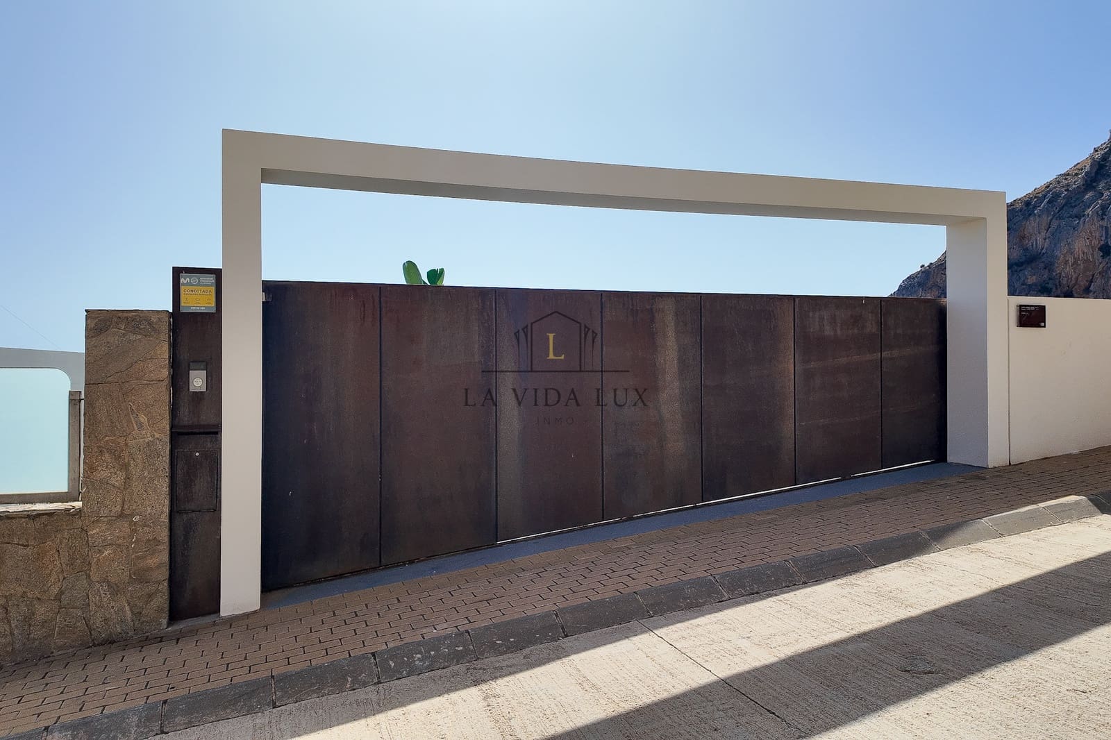 3 bedroom Villa for sale in Altea with pool garage - € 2,695,000 (Ref: 10113402)