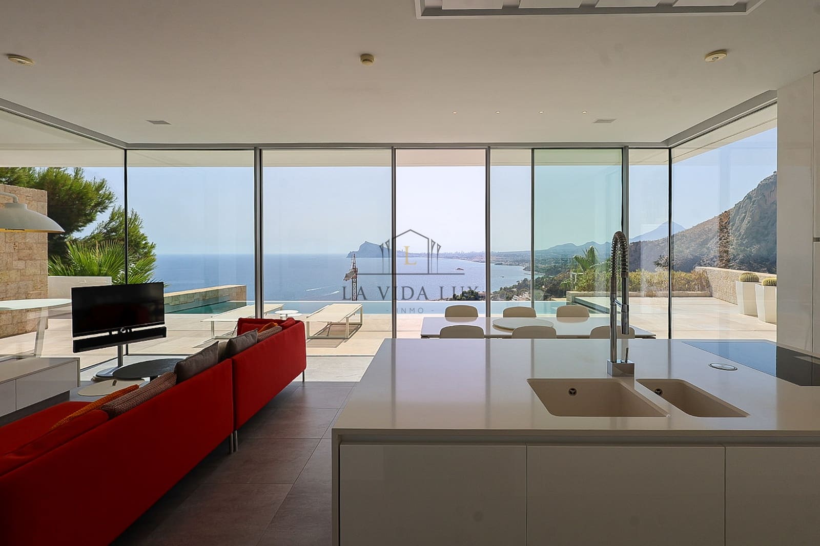 3 bedroom Villa for sale in Altea with pool garage - € 2,695,000 (Ref: 10113402)