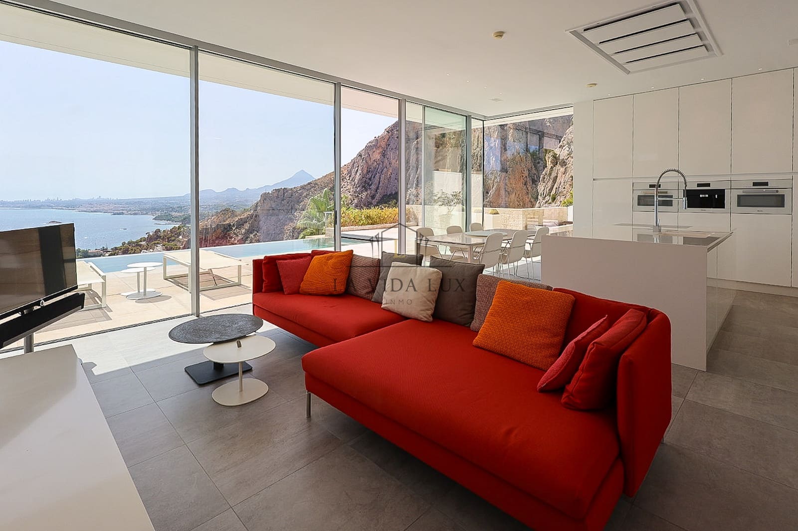 3 bedroom Villa for sale in Altea with pool garage - € 2,695,000 (Ref: 10113402)