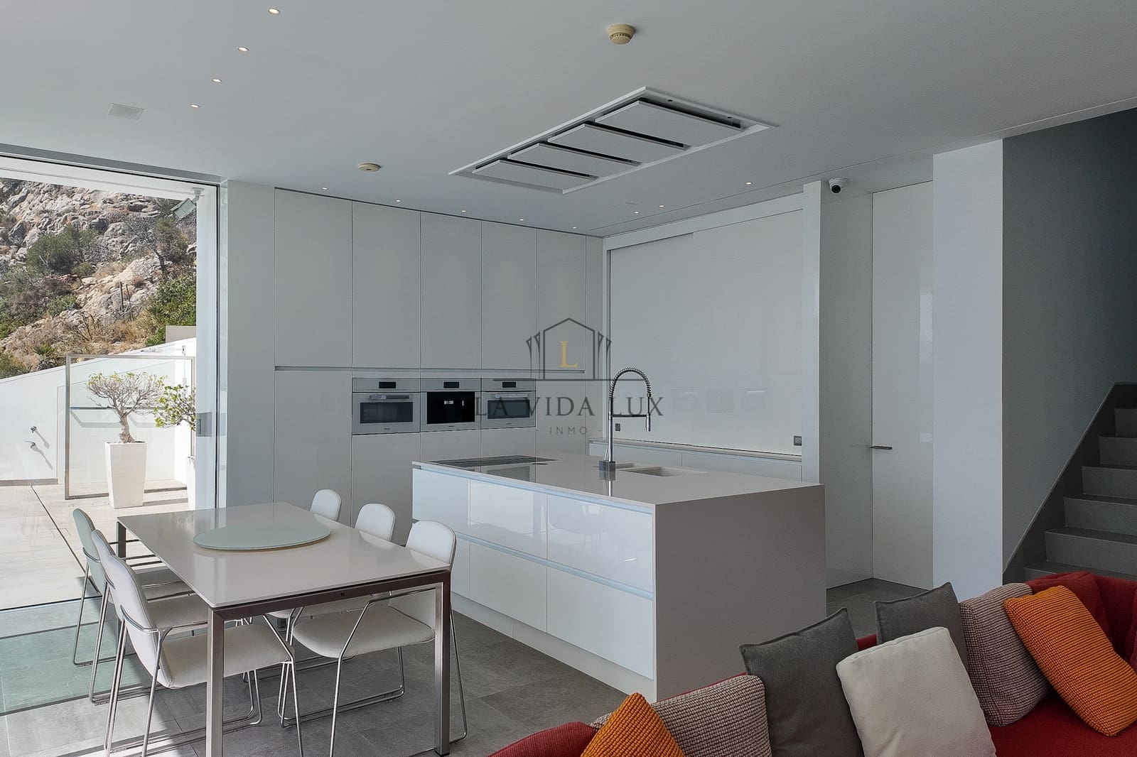 3 bedroom Villa for sale in Altea with pool garage - € 2,695,000 (Ref: 10113402)