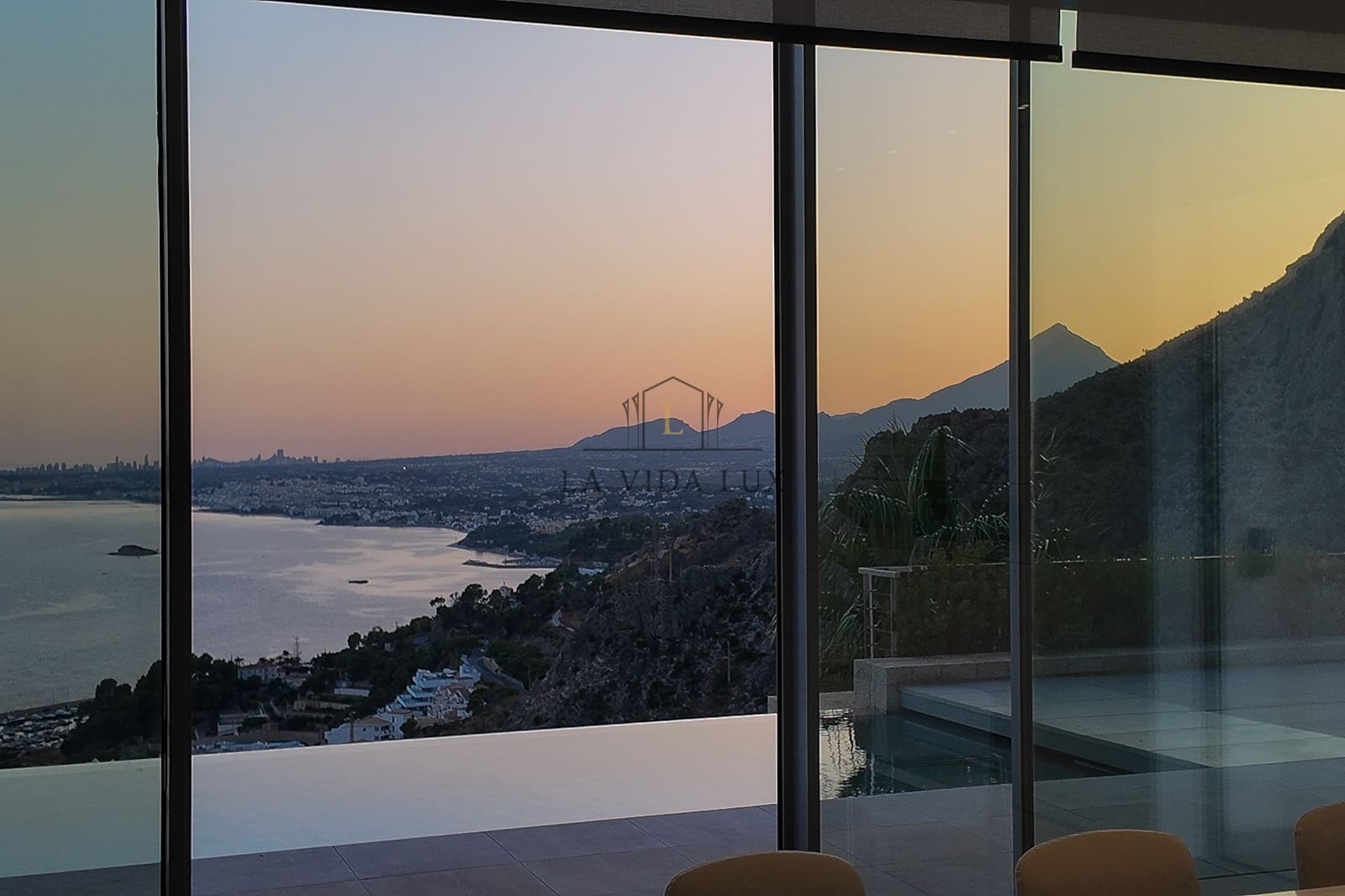 3 bedroom Villa for sale in Altea with pool garage - € 2,695,000 (Ref: 10113402)