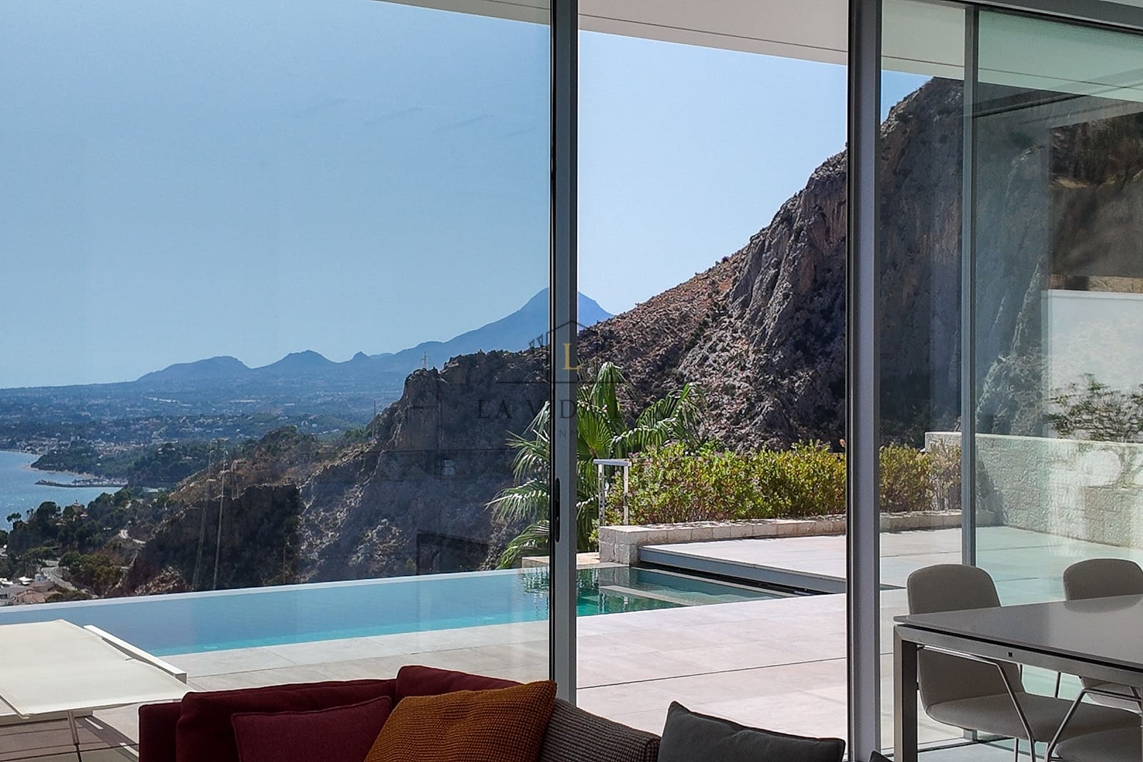 3 bedroom Villa for sale in Altea with pool garage - € 2,695,000 (Ref: 10113402)