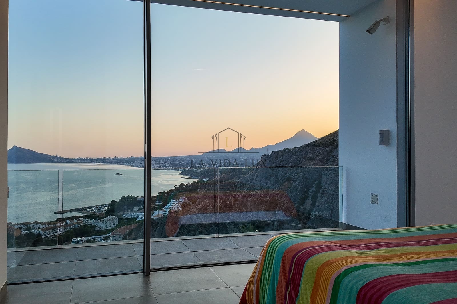 3 bedroom Villa for sale in Altea with pool garage - € 2,695,000 (Ref: 10113402)