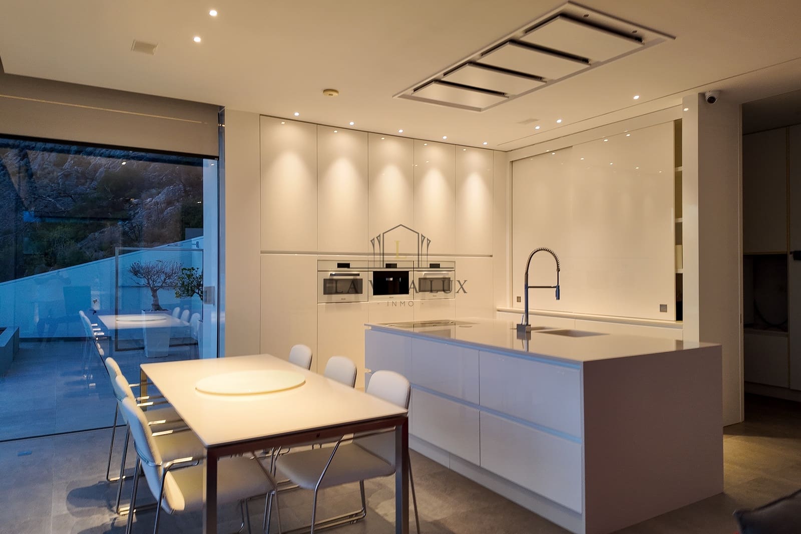 3 bedroom Villa for sale in Altea with pool garage - € 2,695,000 (Ref: 10113402)
