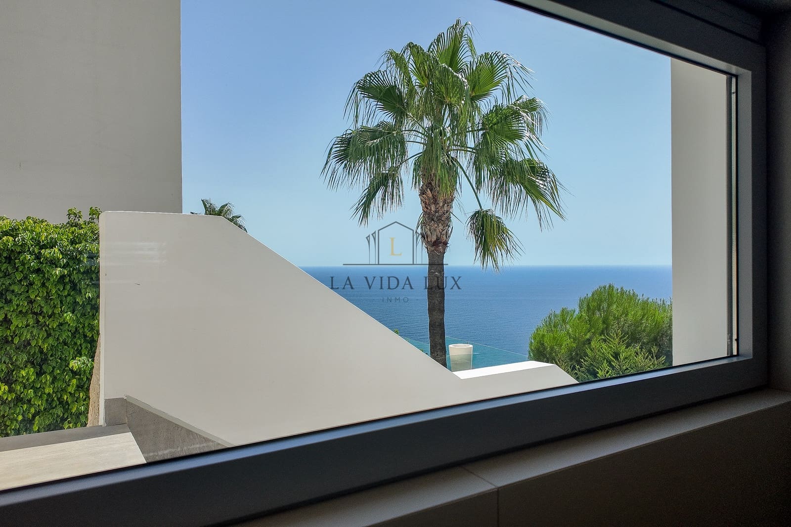3 bedroom Villa for sale in Altea with pool garage - € 2,695,000 (Ref: 10113402)