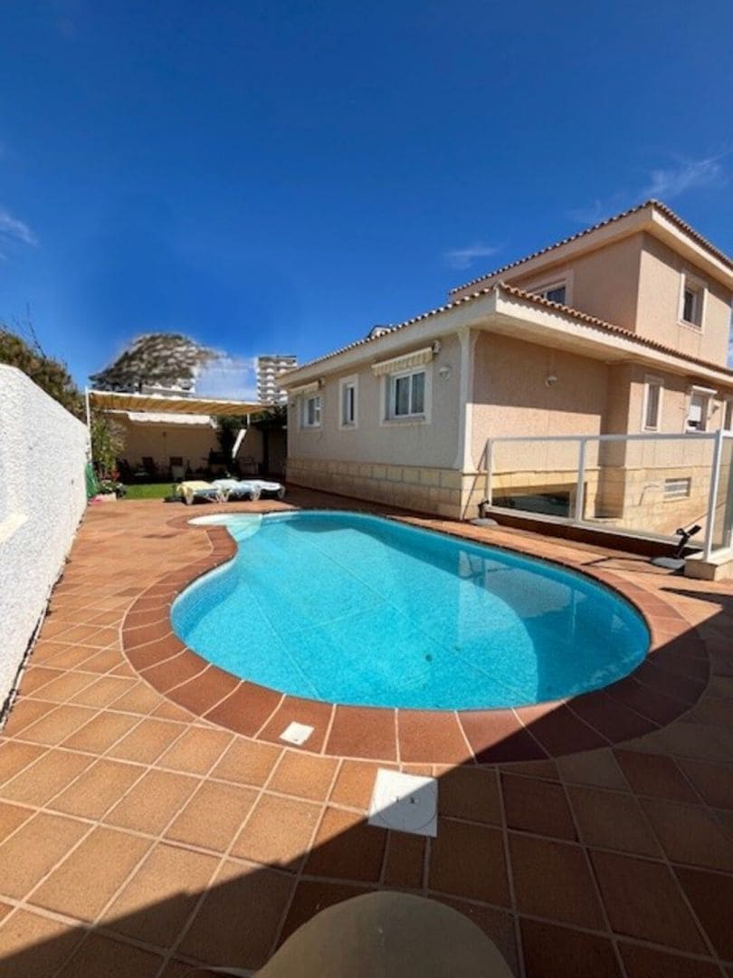 6 sypialnia Willa na sprzedaż w La Manga del Mar Menor z basenem garażem - 610 000 € (Ref: 10094656)