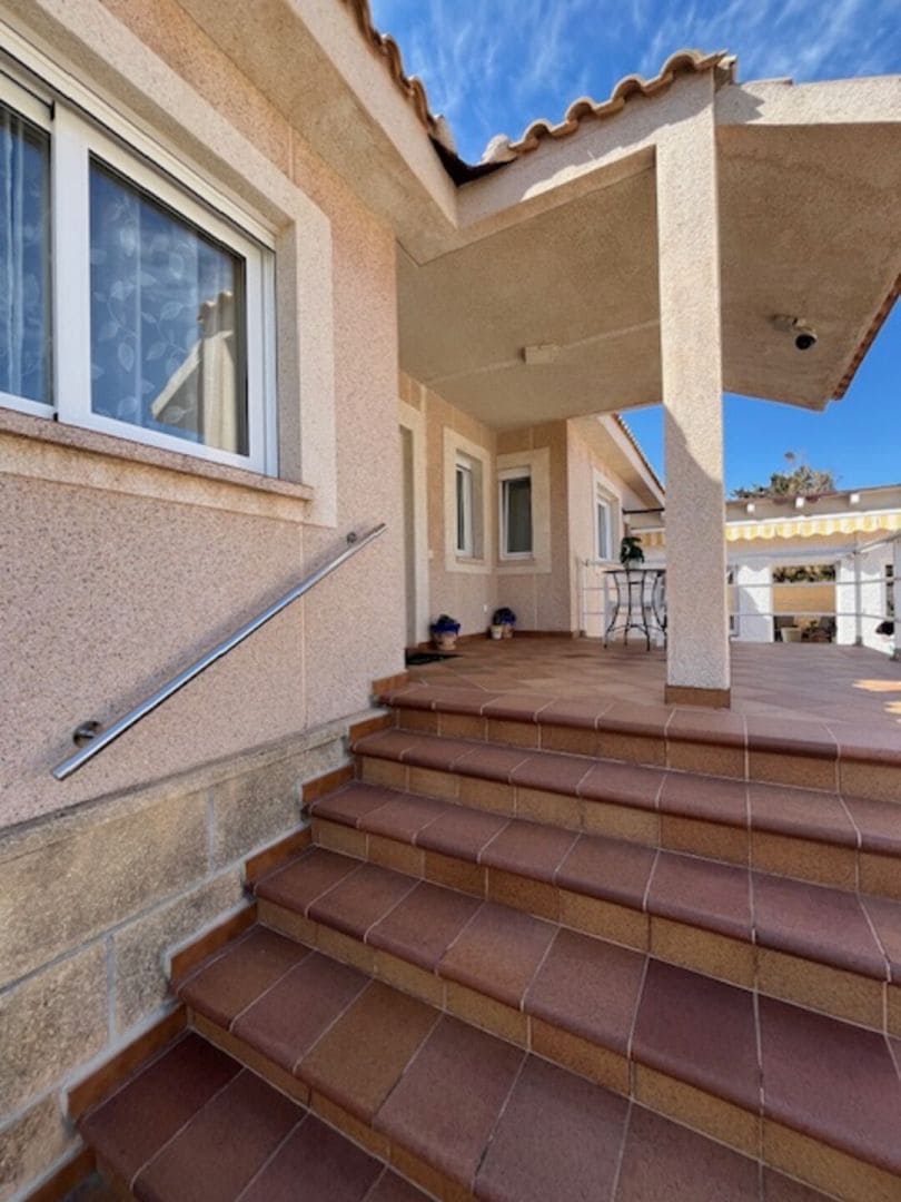6 sypialnia Willa na sprzedaż w La Manga del Mar Menor z basenem garażem - 610 000 € (Ref: 10094656)