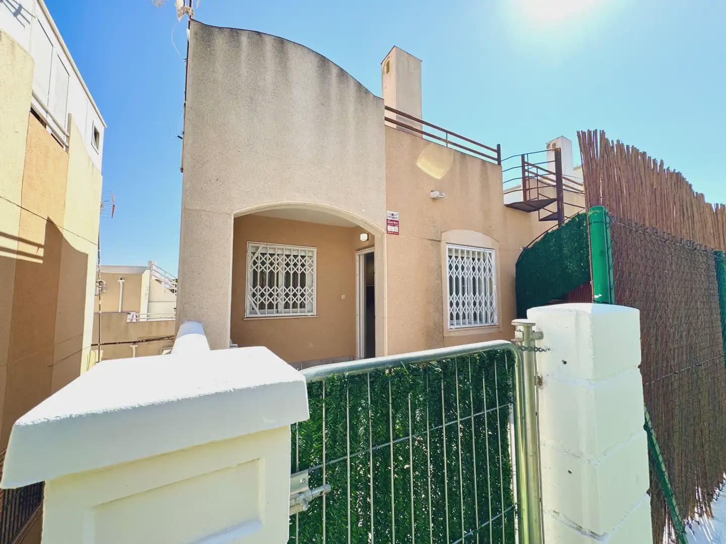 1 soveværelse Bungalow til salg i Torrevieja med swimmingpool - € 124.999 (Ref: 10008120)