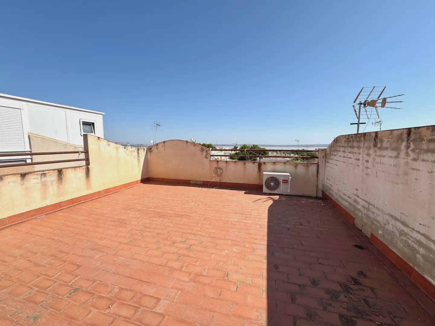 1 soveværelse Bungalow til salg i Torrevieja med swimmingpool - € 124.999 (Ref: 10008120)