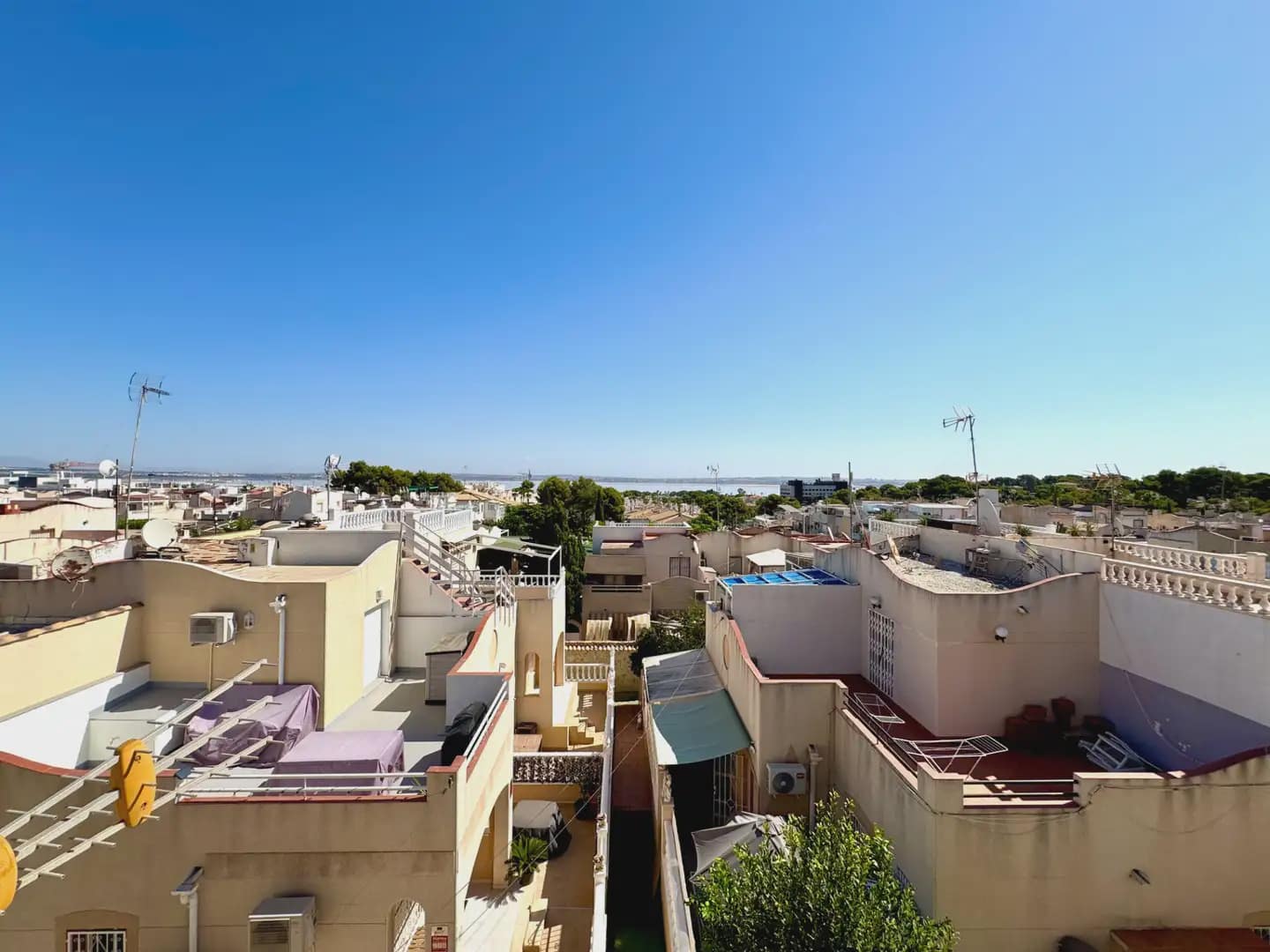 1 soveværelse Bungalow til salg i Torrevieja med swimmingpool - € 124.999 (Ref: 10008120)