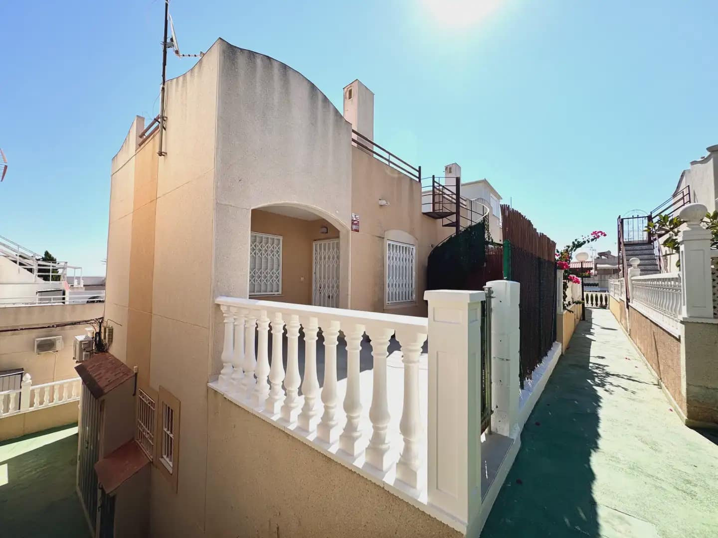 1 soveværelse Bungalow til salg i Torrevieja med swimmingpool - € 124.999 (Ref: 10008120)