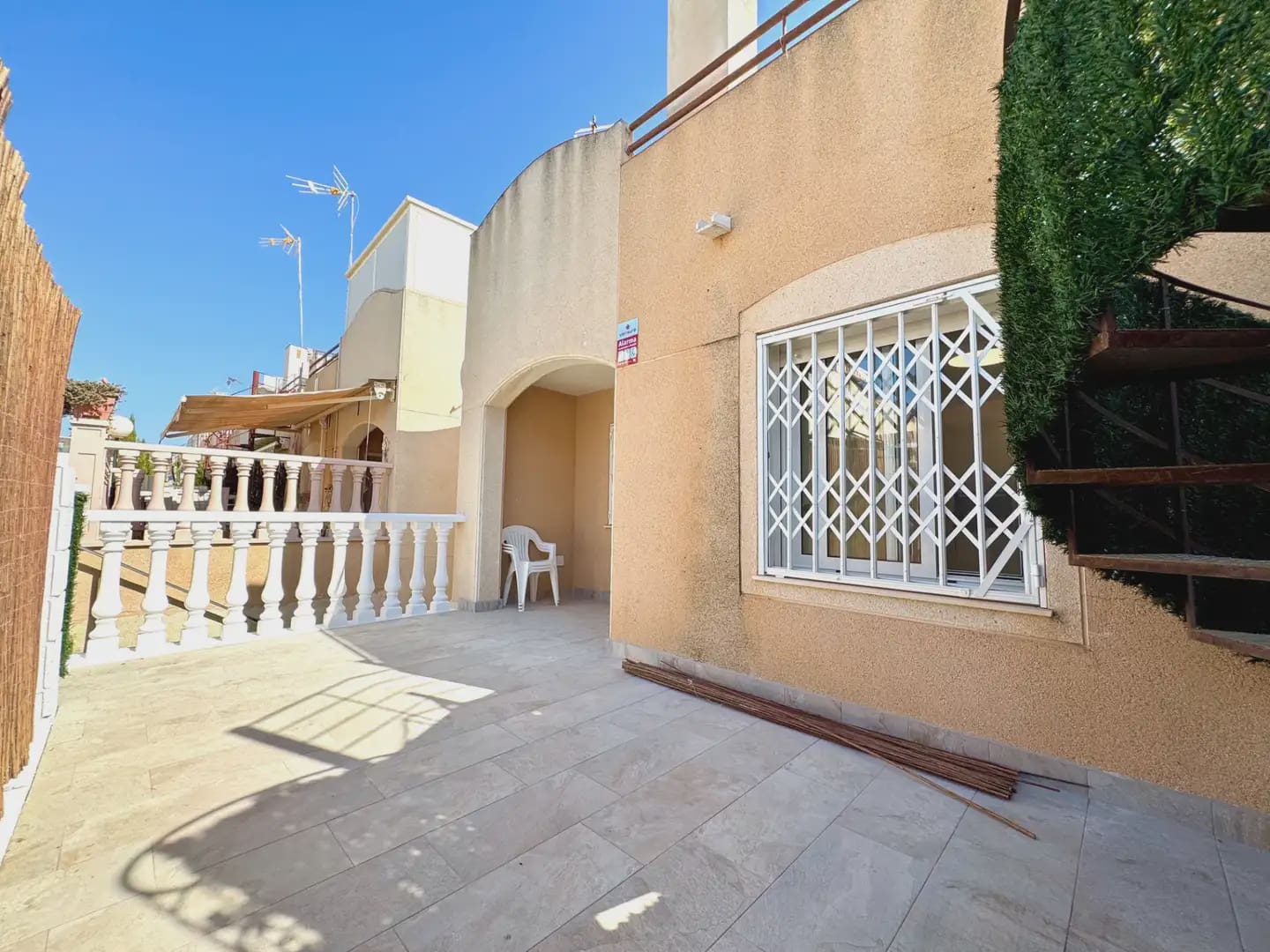 1 soveværelse Bungalow til salg i Torrevieja med swimmingpool - € 124.999 (Ref: 10008120)