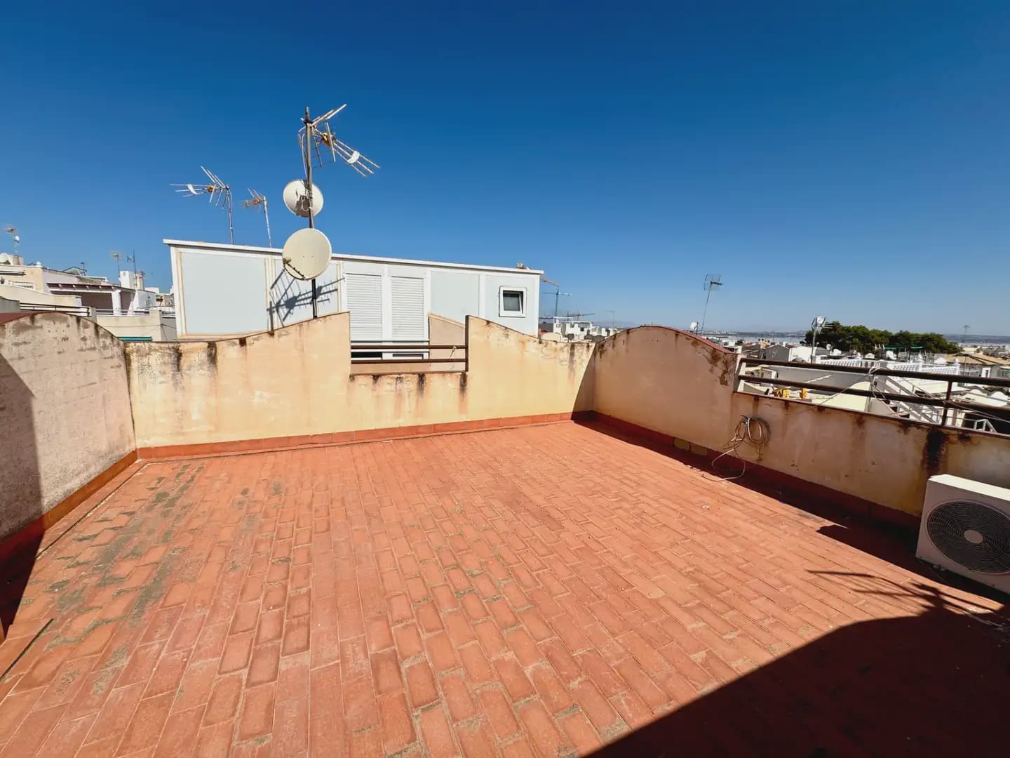 1 soveværelse Bungalow til salg i Torrevieja med swimmingpool - € 124.999 (Ref: 10008120)
