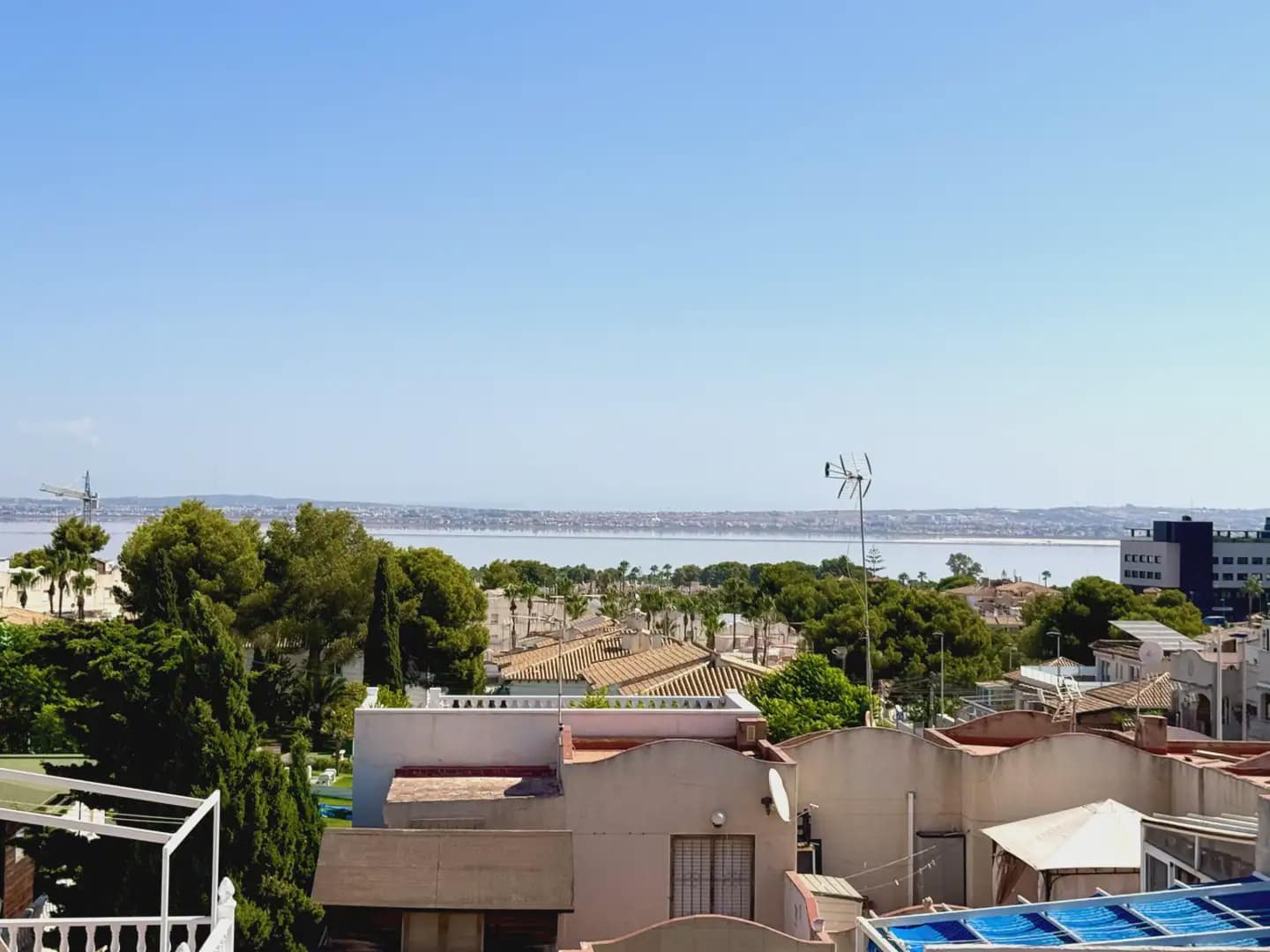 1 soveværelse Bungalow til salg i Torrevieja med swimmingpool - € 124.999 (Ref: 10008120)