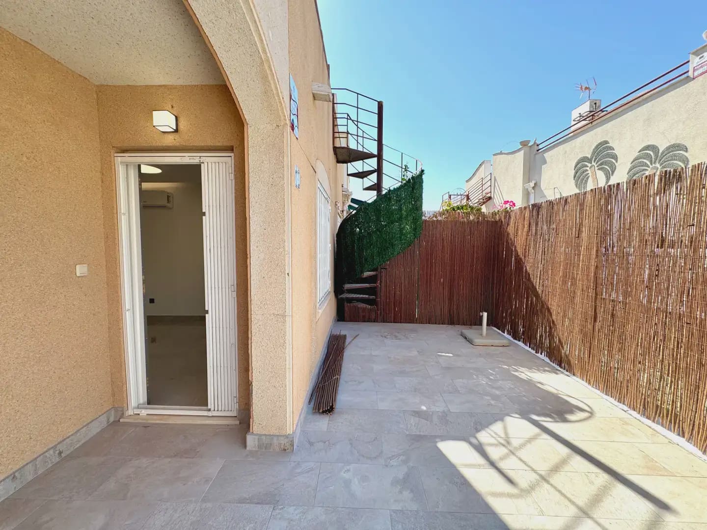 1 soveværelse Bungalow til salg i Torrevieja med swimmingpool - € 124.999 (Ref: 10008120)