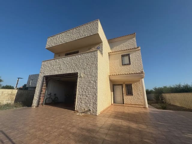 Chalet de 5 habitaciones en La Manga del Mar Menor en venta con garaje - 720.000 € (Ref: 10009483)