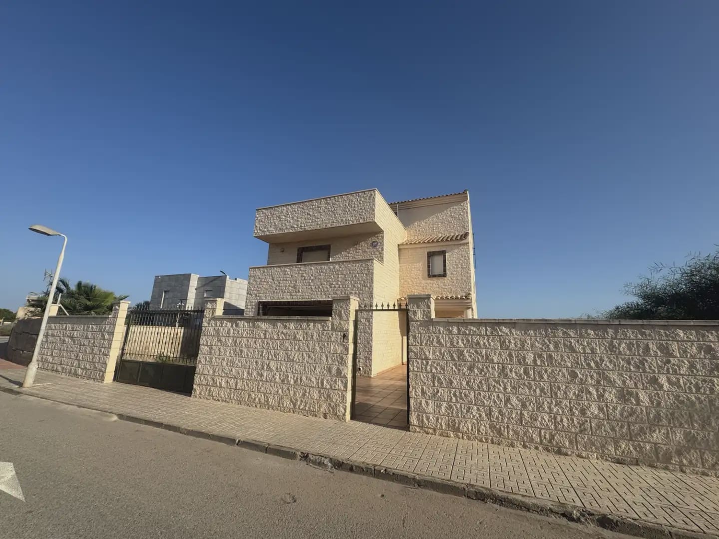 Chalet de 5 habitaciones en La Manga del Mar Menor en venta con garaje - 720.000 € (Ref: 10009483)