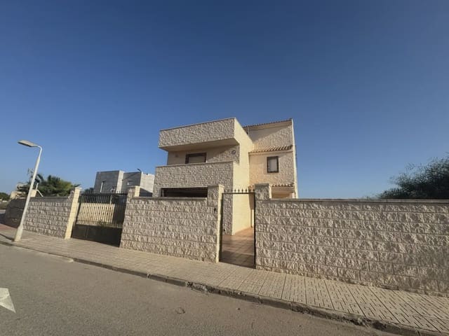 Chalet de 5 habitaciones en La Manga del Mar Menor en venta con garaje - 720.000 € (Ref: 10009483)