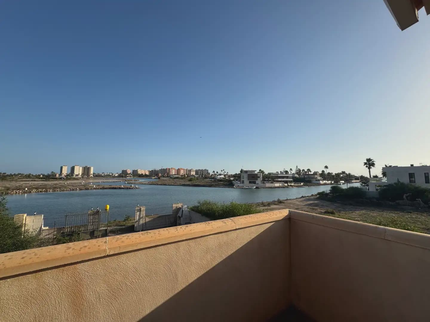 Chalet de 5 habitaciones en La Manga del Mar Menor en venta con garaje - 720.000 € (Ref: 10009483)