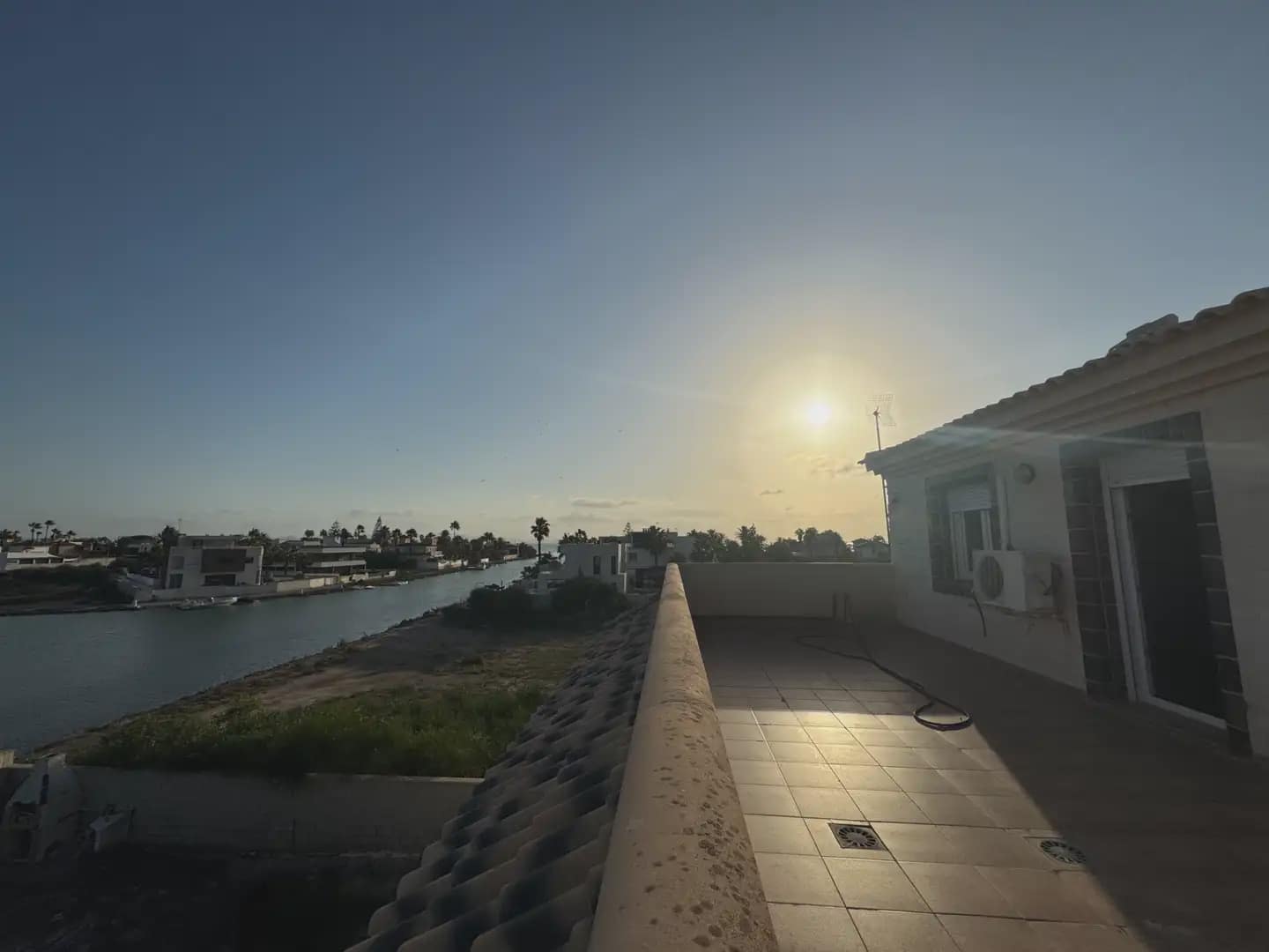 Chalet de 5 habitaciones en La Manga del Mar Menor en venta con garaje - 720.000 € (Ref: 10009483)