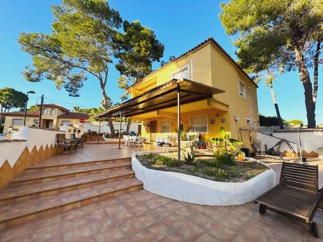 3 bedroom Villa for sale in Pinar de Campoverde, Pilar de la Horadada with garage - € 345,000 (Ref: 10076836)